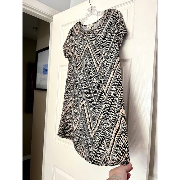 Women's Misia Short Dress Size Medium Chevron Tribal Geometric Tunic Cinch - Picture 2 of 7